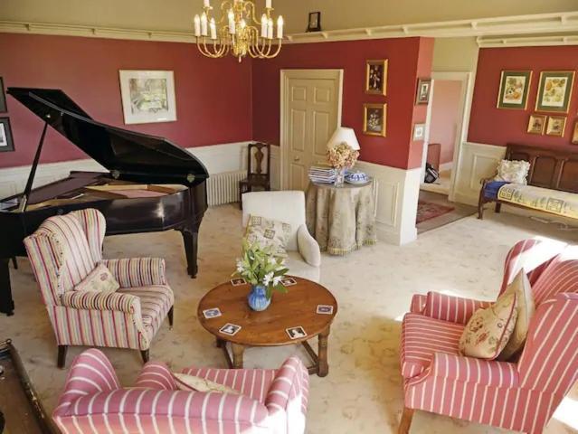 No 6 The Square Tearooms & Accommodation Buxton  Buitenkant foto