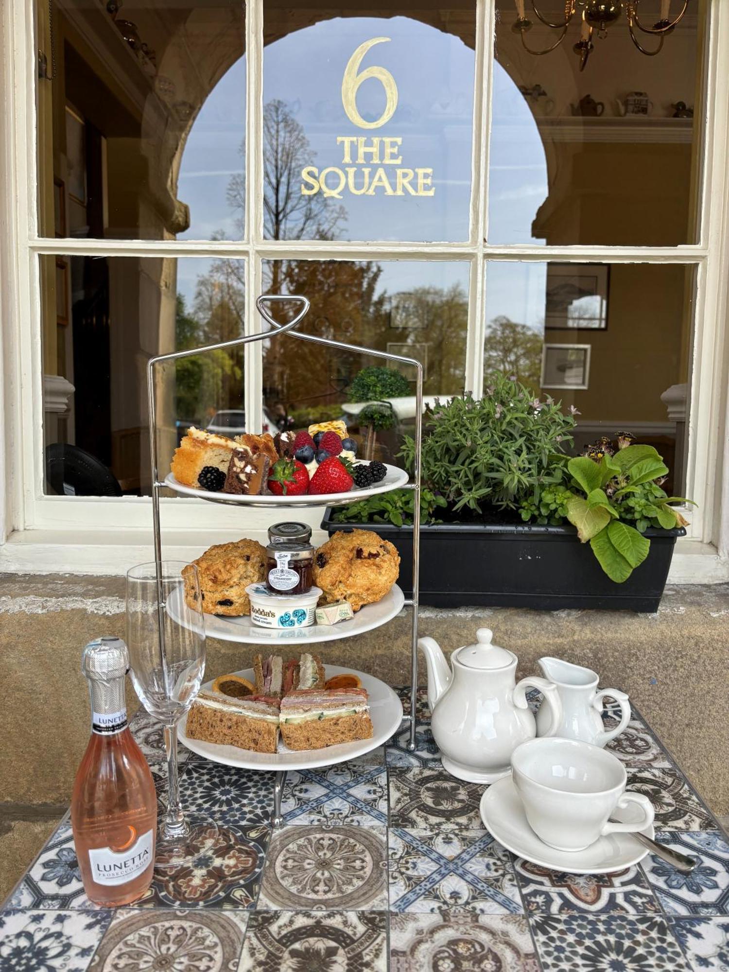 No 6 The Square Tearooms & Accommodation Buxton  Buitenkant foto